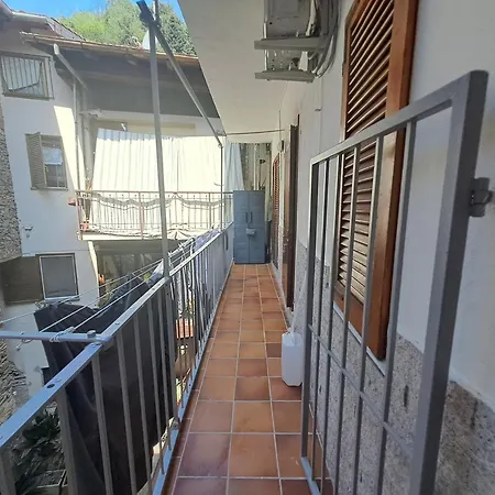 Lejlighed A Due Passi Dal Lago-a Stone's Throw From The