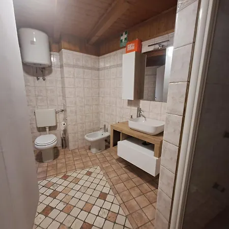 A Due Passi Dal Lago-a Stone's Throw From The