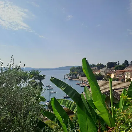 A Due Passi Dal Lago-a Stone's Throw From The Lejlighed