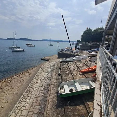 A Due Passi Dal Lago-a Stone's Throw From The Lejlighed *
