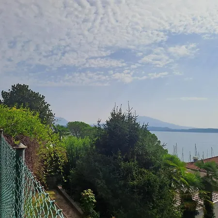 A Due Passi Dal Lago-a Stone's Throw From The *