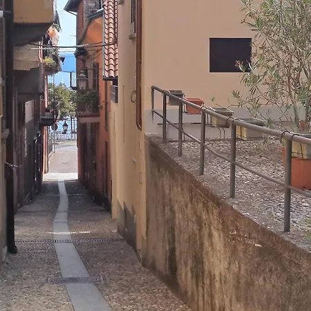 A Due Passi Dal Lago-a Stone's Throw From The Lejlighed