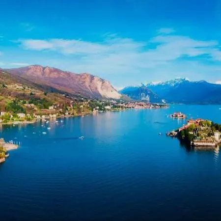 A Due Passi Dal Lago-a Stone's Throw From The Lejlighed Lesa