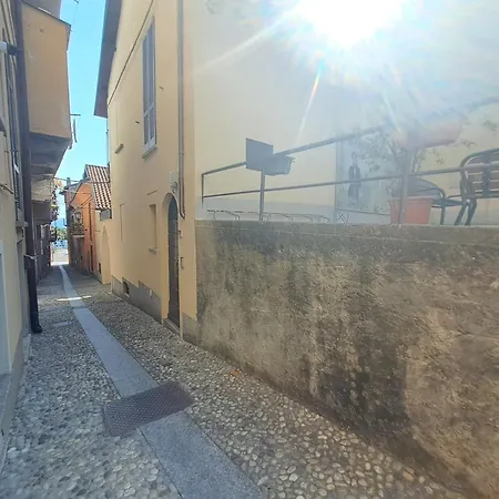 Lejlighed A Due Passi Dal Lago-a Stone's Throw From The *